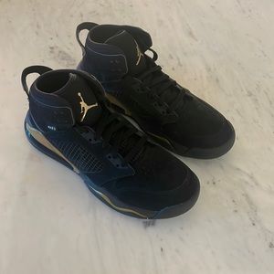 Jordan Mars 270 'Black Gold'